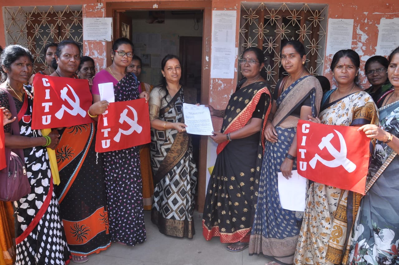 Kollegala: Duty by Anganwadi workers dressed in black